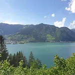 度假居 & Golf Zell Am 滨湖采尔